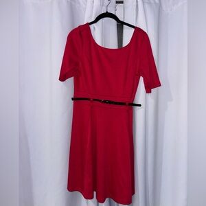 Chic Scarlet Midi Dress with Belt‎